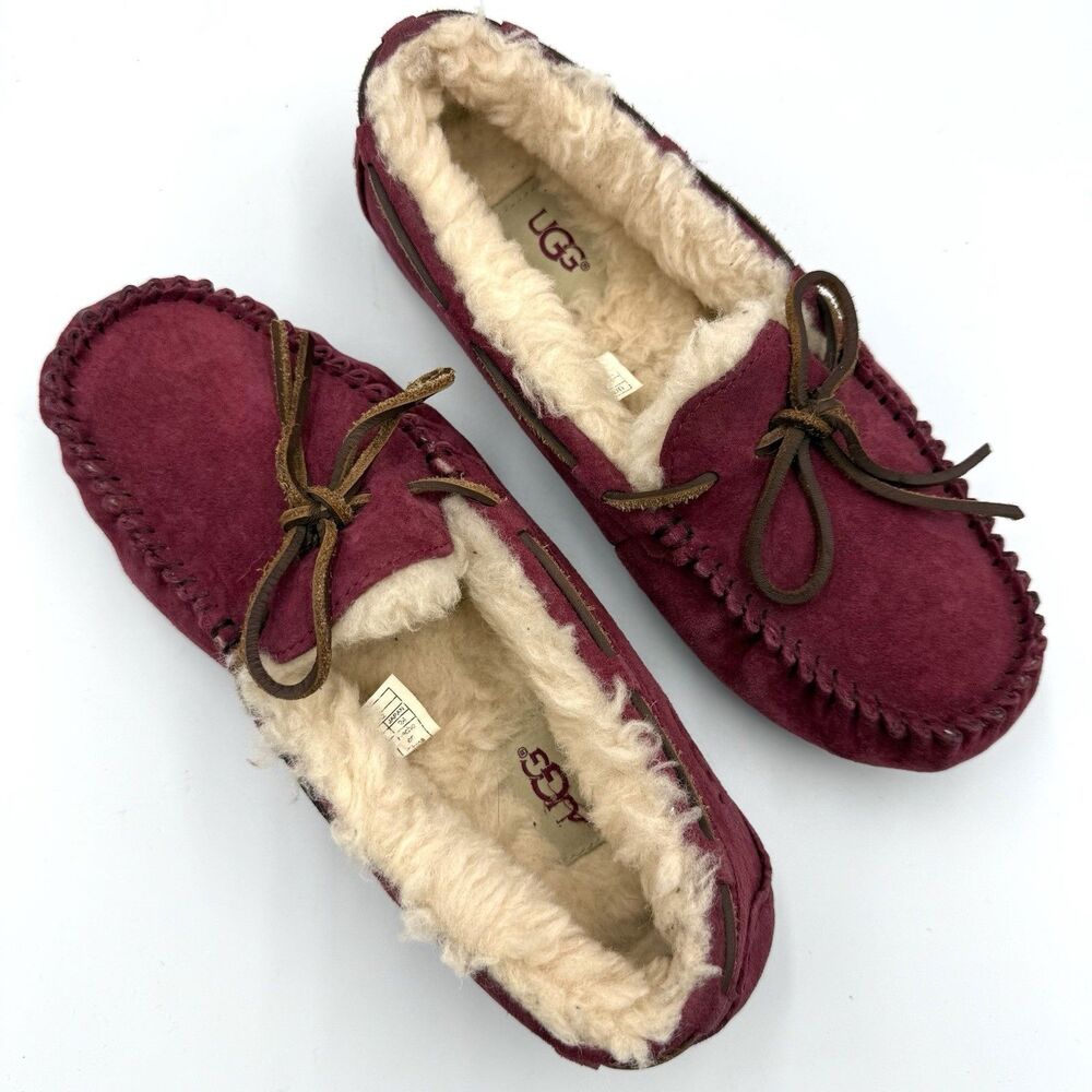 UGG Dakota 5612 Women’s Size 7 Burgundy Suede Shearling Moccasin Slippers